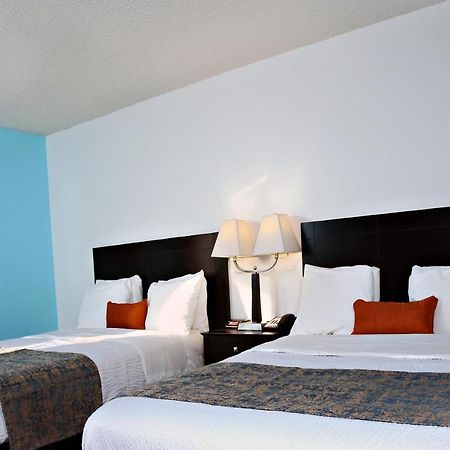 Coratel Inn & Suites By Jasper Newton Bagian luar foto