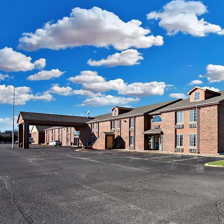 Coratel Inn & Suites By Jasper Newton Bagian luar foto