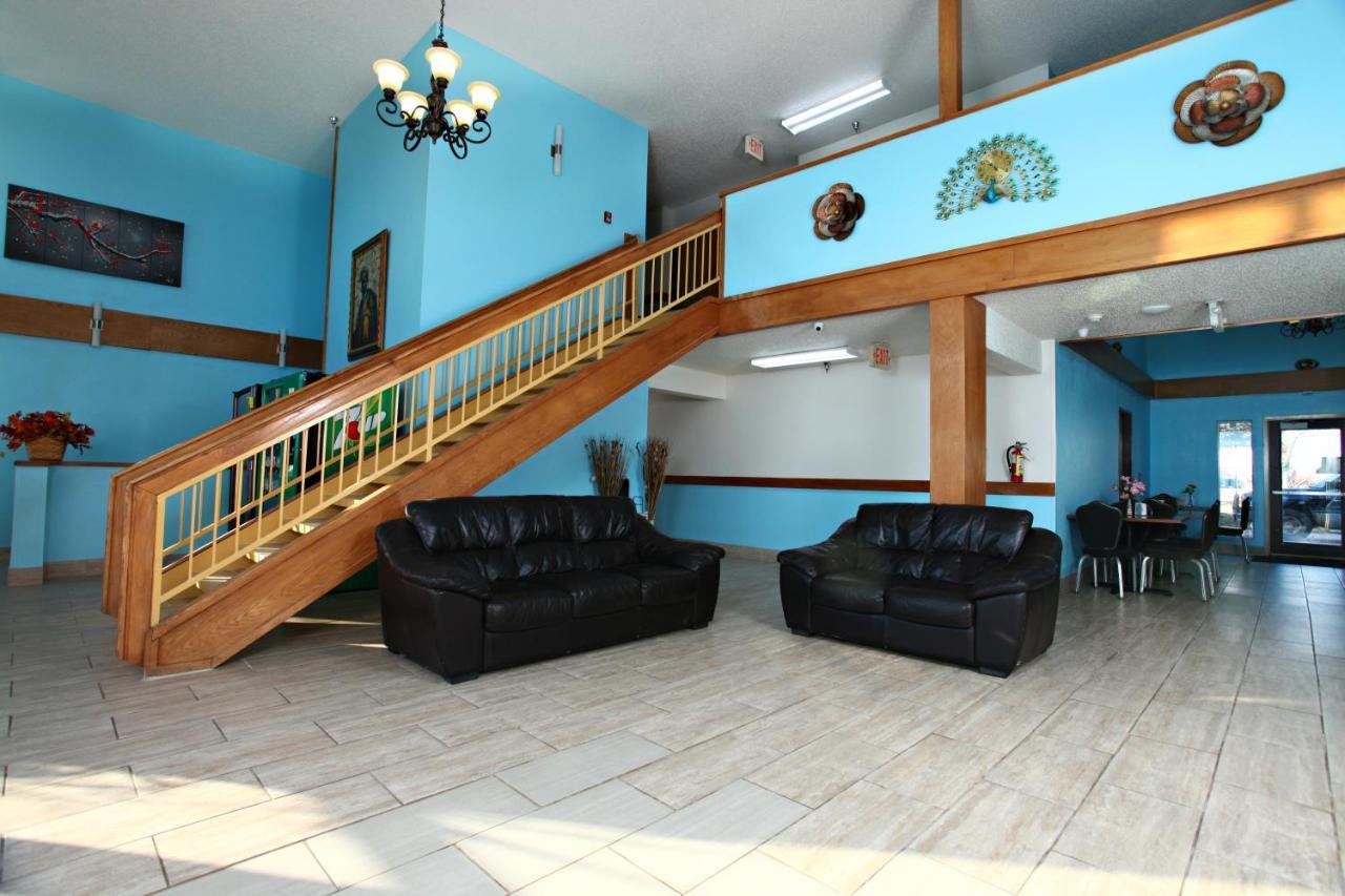 Coratel Inn & Suites By Jasper Newton Bagian luar foto