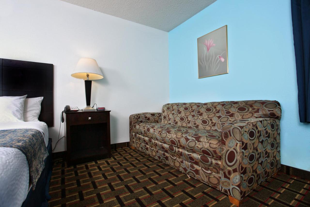 Coratel Inn & Suites By Jasper Newton Bagian luar foto