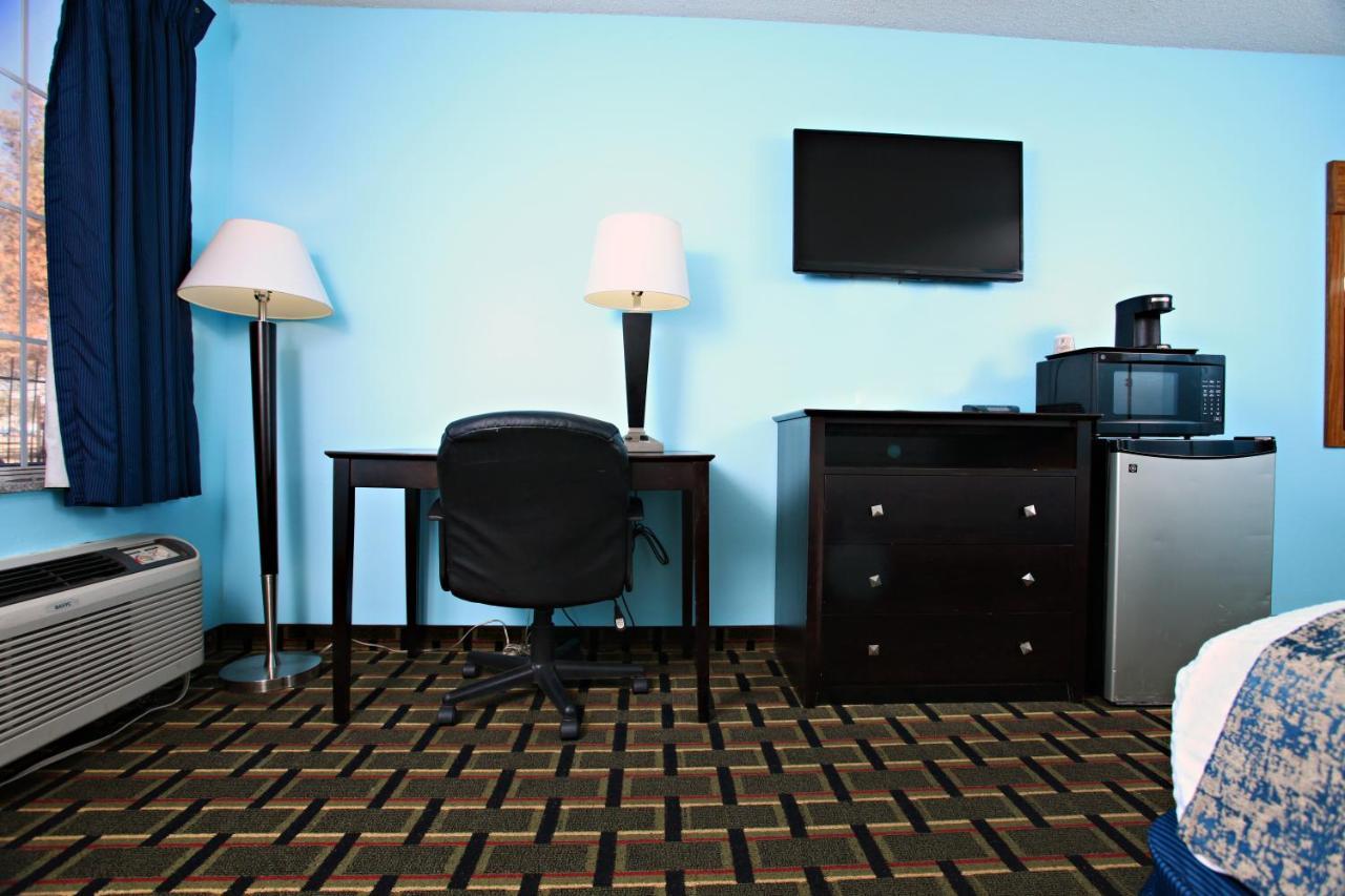 Coratel Inn & Suites By Jasper Newton Bagian luar foto