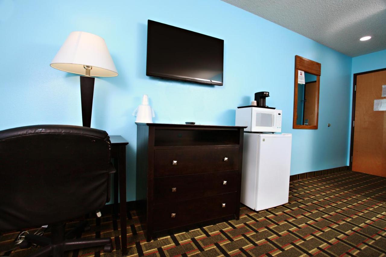 Coratel Inn & Suites By Jasper Newton Bagian luar foto