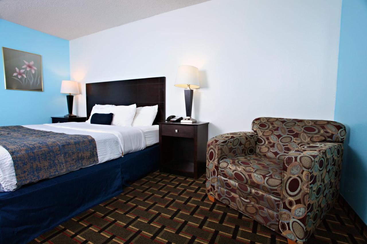 Coratel Inn & Suites By Jasper Newton Bagian luar foto