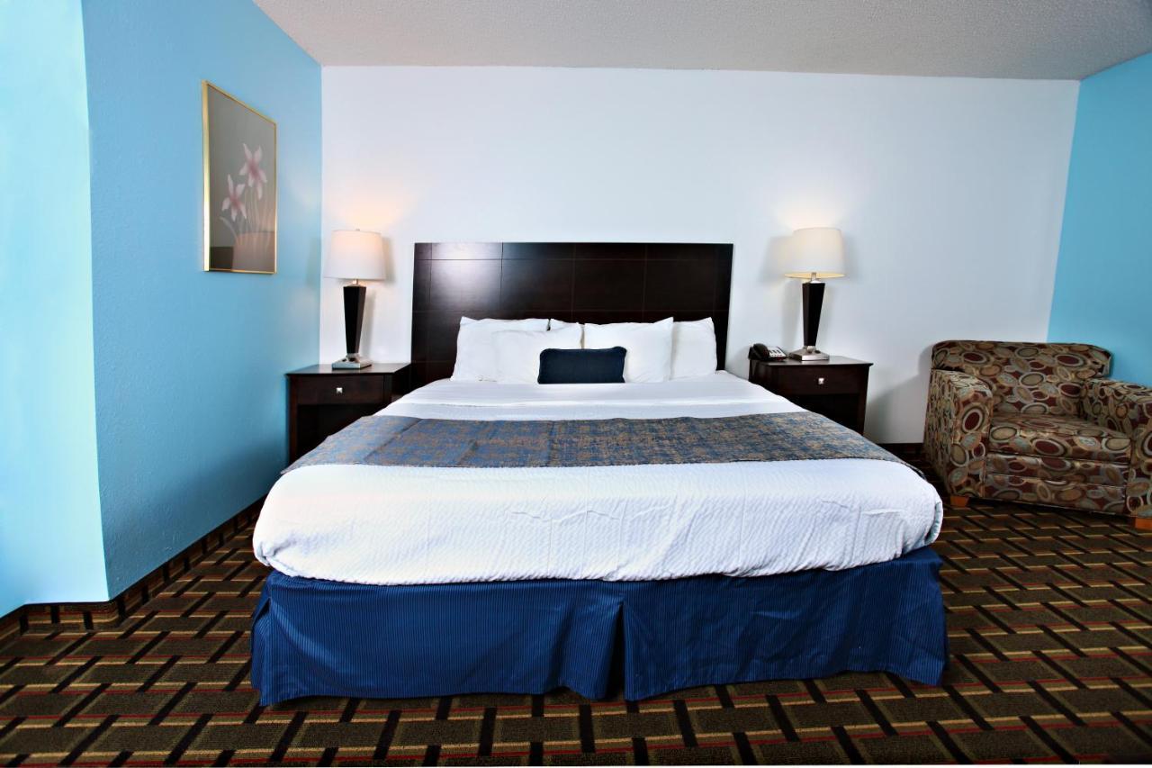 Coratel Inn & Suites By Jasper Newton Bagian luar foto