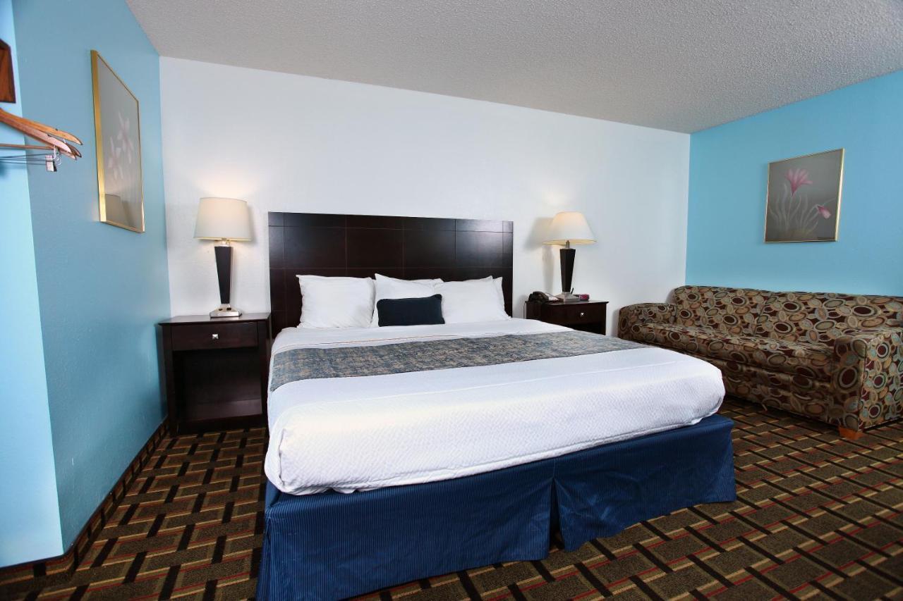 Coratel Inn & Suites By Jasper Newton Bagian luar foto