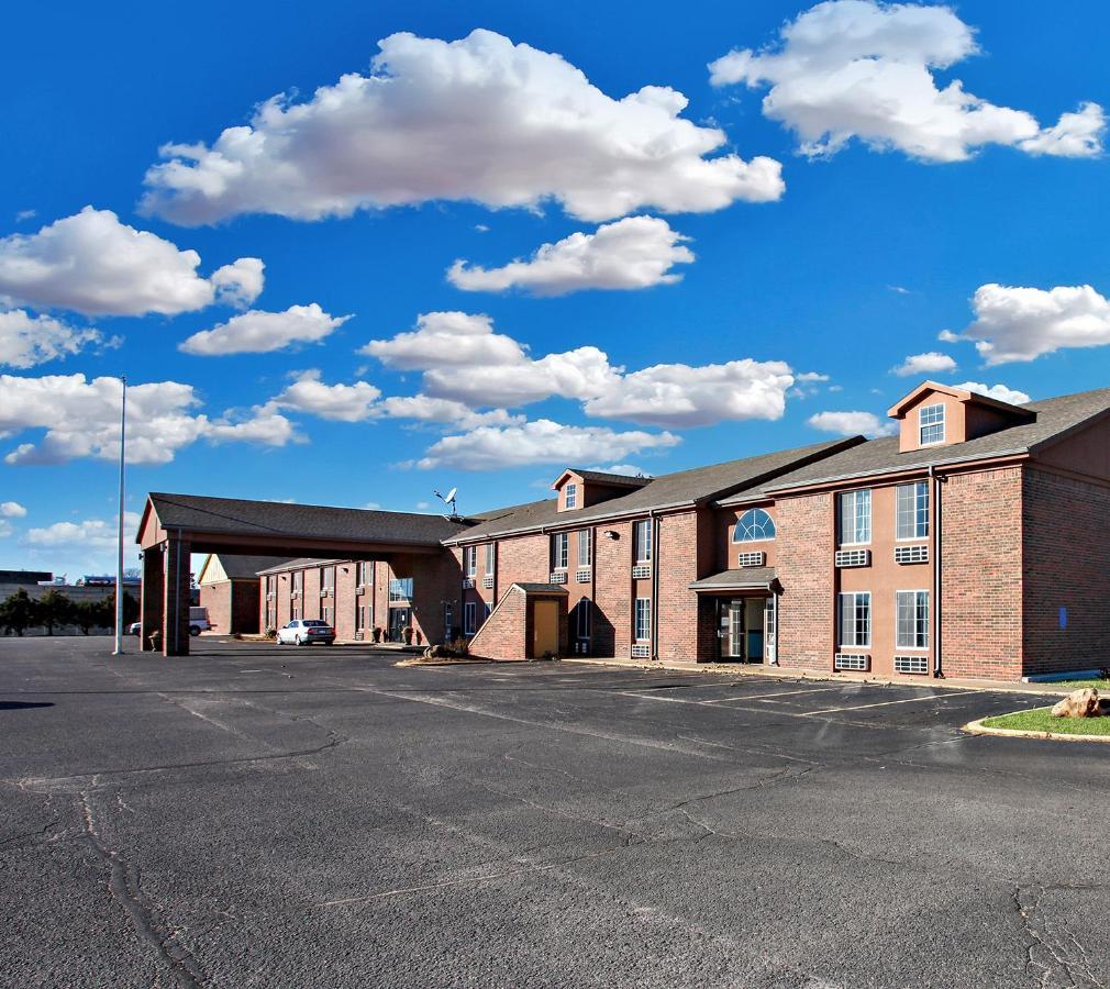 Coratel Inn & Suites By Jasper Newton Bagian luar foto
