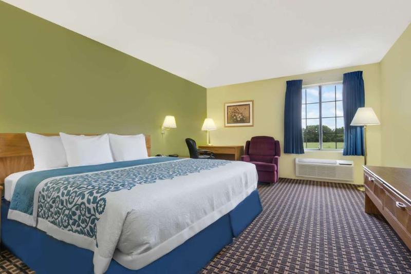 Coratel Inn & Suites By Jasper Newton Bagian luar foto