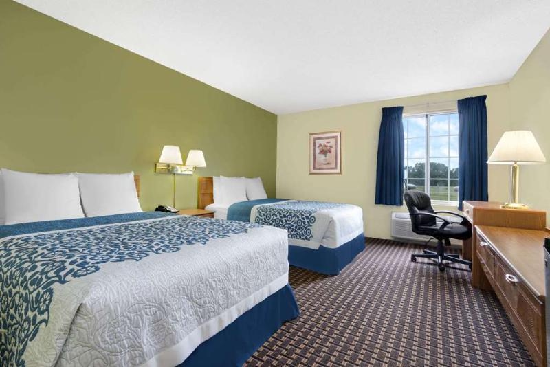Coratel Inn & Suites By Jasper Newton Bagian luar foto